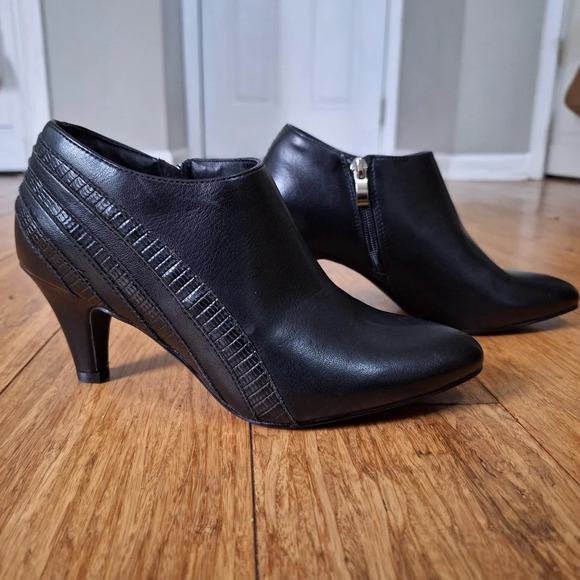 Eva & Zoe Shoes - EVA & ZOE Evelyn Black Booties SZ 6M